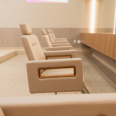 Cadeira de cabeleireiro Lisboa Reclinável para Salão de Beleza