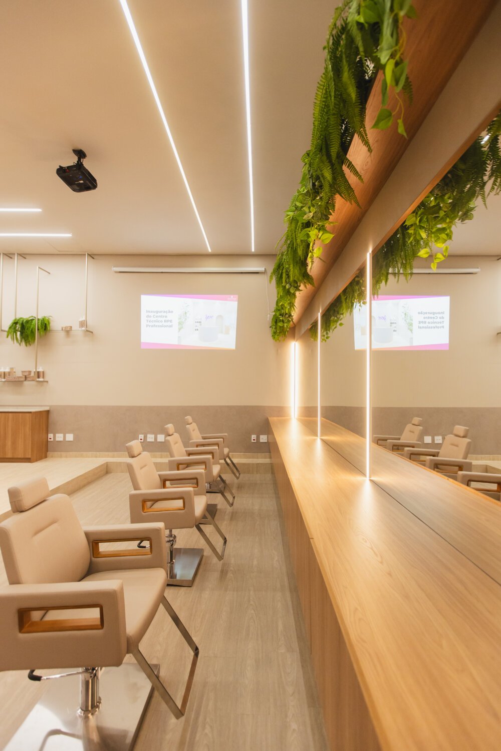 Cadeira de cabeleireiro Lisboa Reclinável para Salão de Beleza