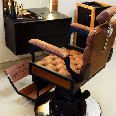 Cadeira de Barbeiro Hawk com Capitonê