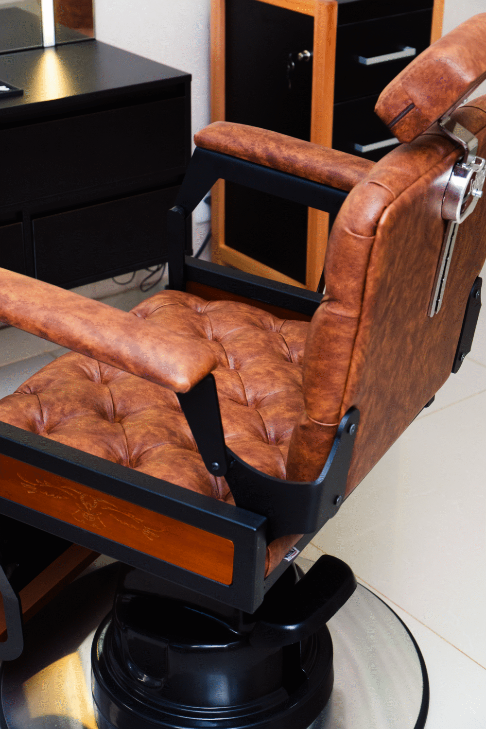 Cadeira de Barbeiro Hawk com Capitonê