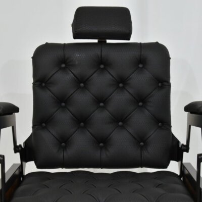 Cadeira de Barbeiro Hawk com Capitonê Cadeira de Barbeiro Hawk com Capitonê