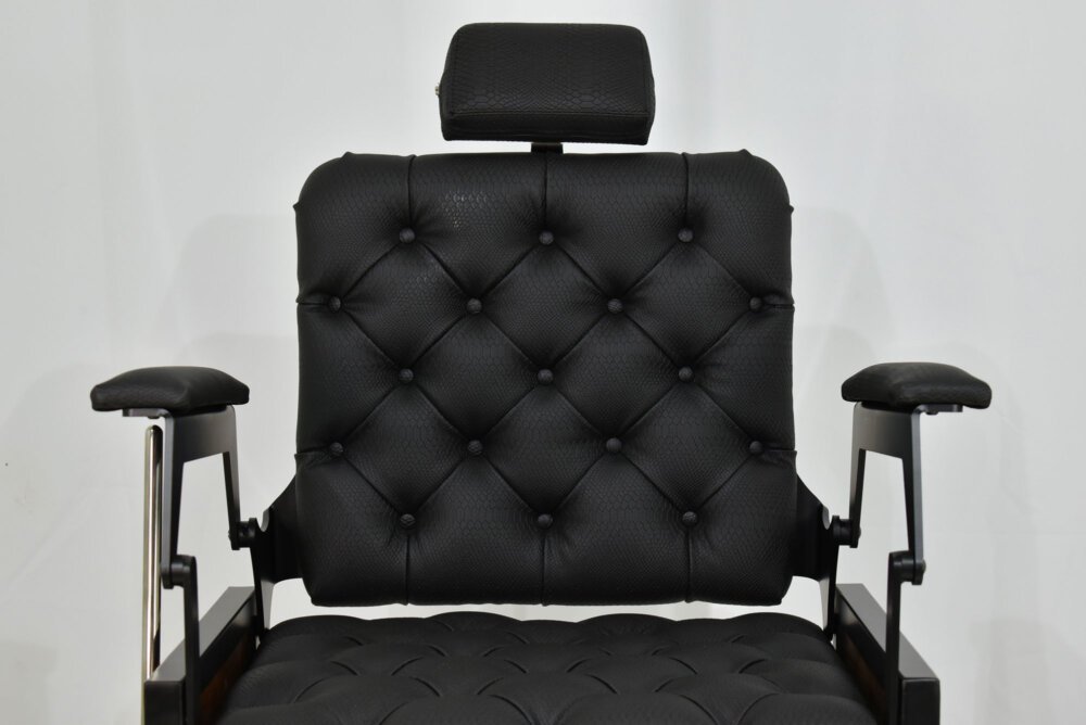 Cadeira de Barbeiro Hawk com Capitonê Cadeira de Barbeiro Hawk com Capitonê