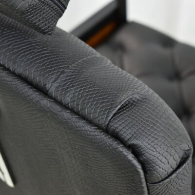 Cadeira de Barbeiro Hawk com Capitonê Cadeira de Barbeiro Hawk com Capitonê