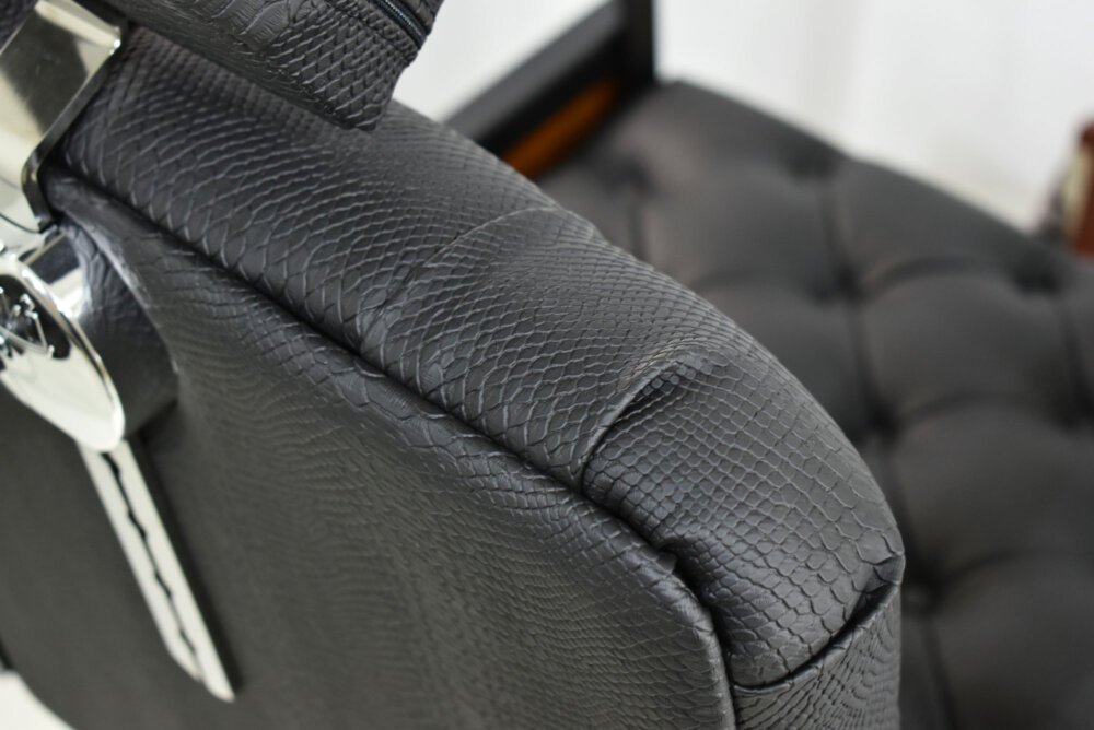 Cadeira de Barbeiro Hawk com Capitonê Cadeira de Barbeiro Hawk com Capitonê