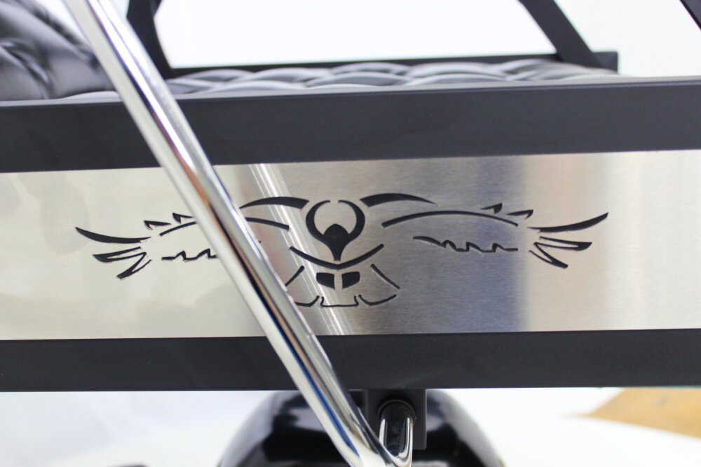 Cadeira de Barbeiro Hawk Silver com Capitonê Cadeira de Barbeiro Hawk Silver com Capitonê