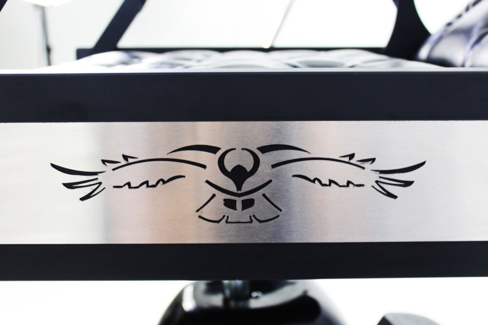 Cadeira de Barbeiro Hawk Silver com Capitonê Cadeira de Barbeiro Hawk Silver com Capitonê