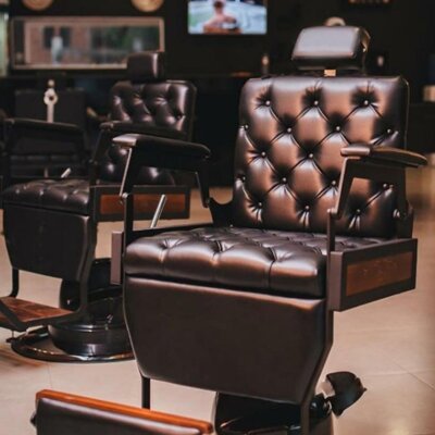 Cadeira de Barbeiro Hawk com Capitonê