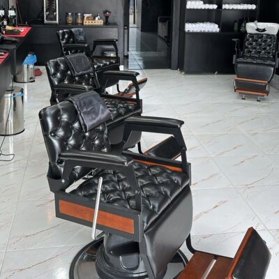 Cadeira de Barbeiro Hawk com Capitonê