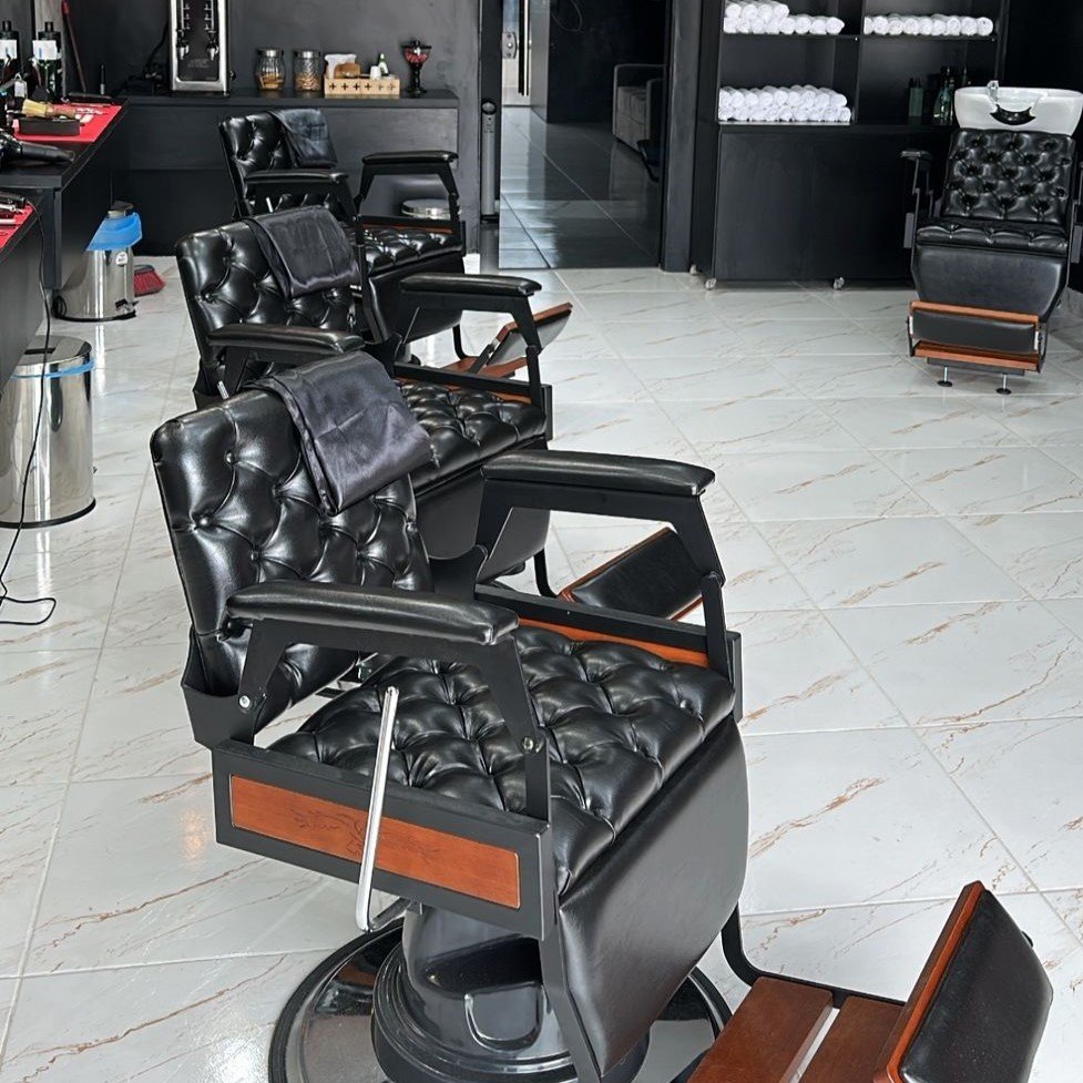 Cadeira de Barbeiro Hawk com Capitonê