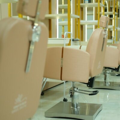 Cadeira de cabeleireiro Vogue Reclinável para Salão de Beleza