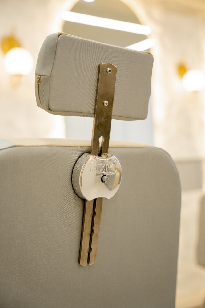 Cadeira de cabeleireiro Vogue Reclinável para Salão de Beleza