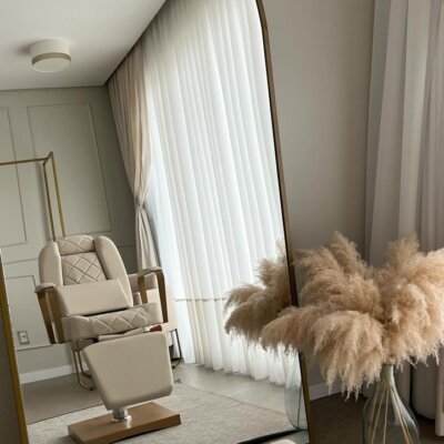 Cadeira Lady com Base Quadrada Dourada para Maquiagem