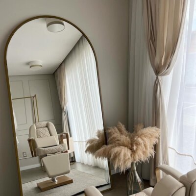 Cadeira Lady com Base Quadrada Dourada para Maquiagem