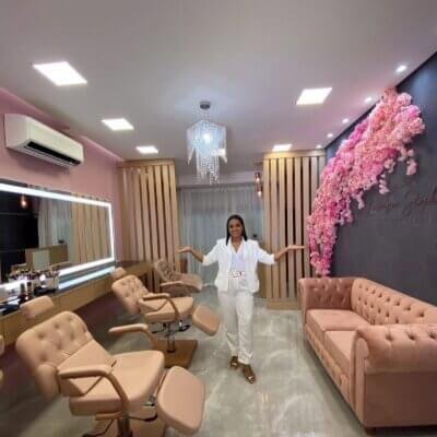 Cadeira Beauty Rosé com Descanso de Pernas para Salão de Beleza
