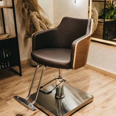 Cadeira de cabeleireiro Nature Amadeirada com base quadrada