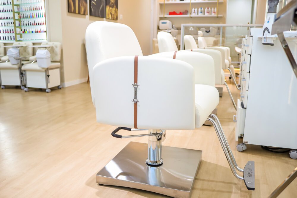 Cadeira Vogue Fixa com base quadrada para Salão de Beleza