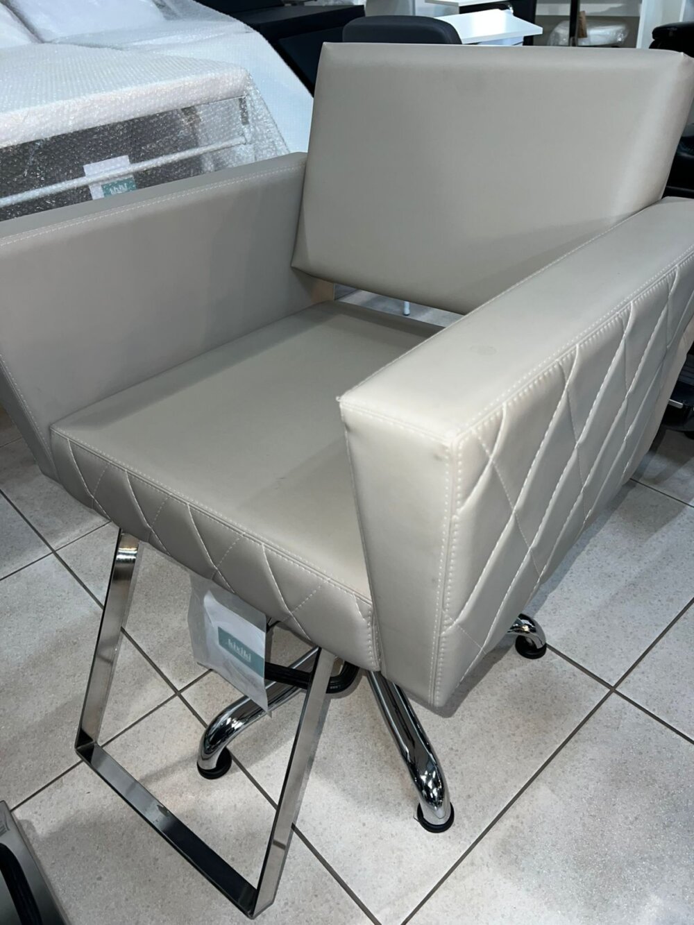 Cadeira Niágara com Matelassê fixa - OUTLET