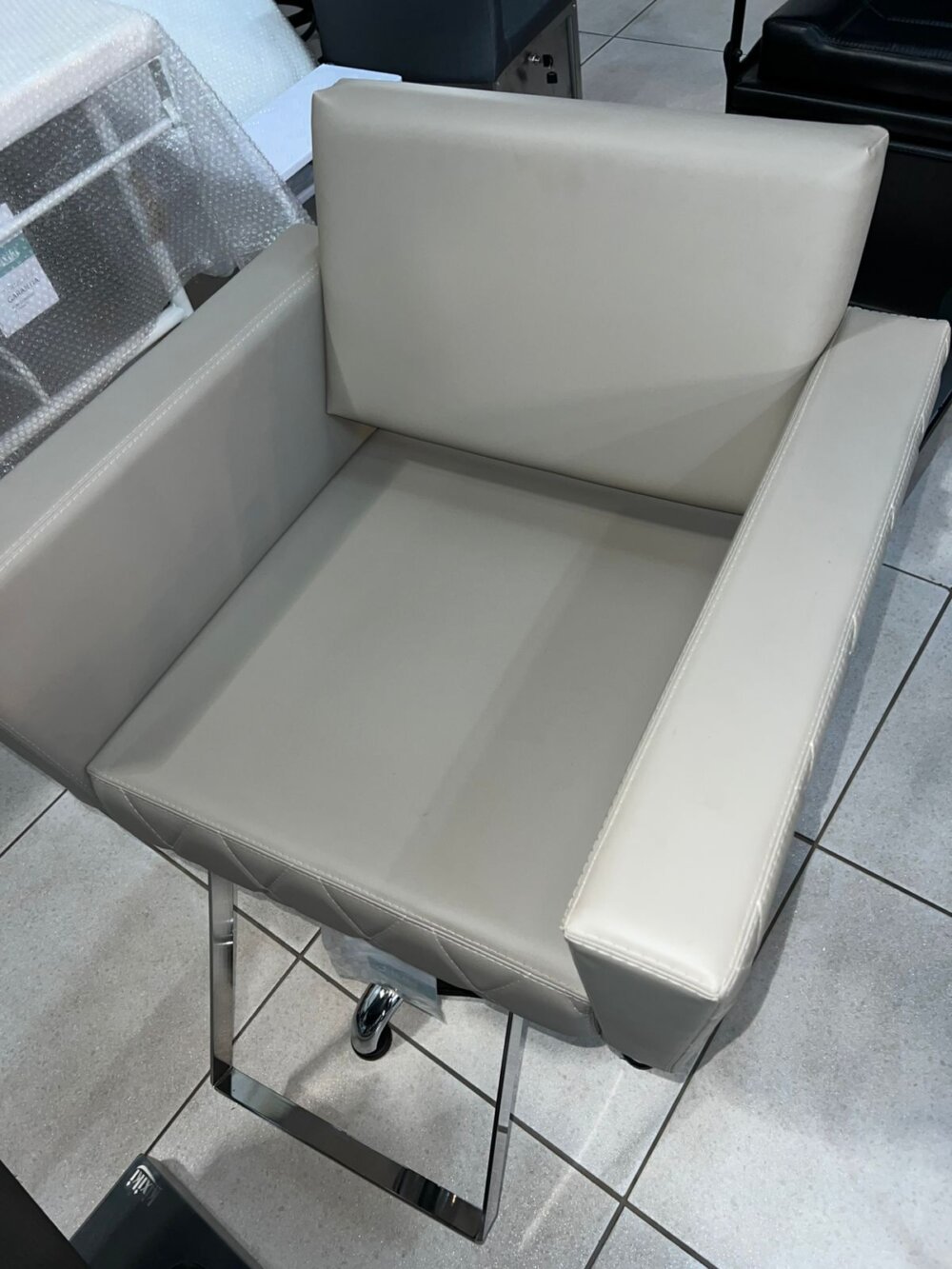 Cadeira Niágara com Matelassê fixa - OUTLET