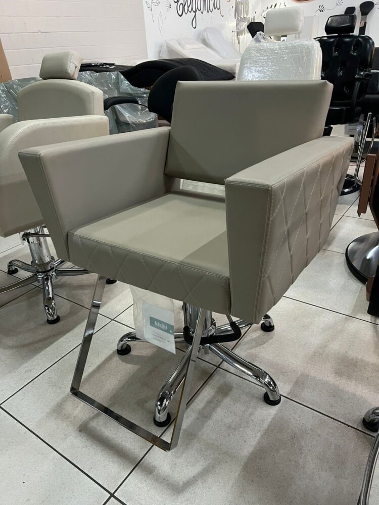 Cadeira Niágara com Matelassê fixa - OUTLET