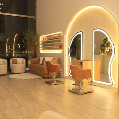 Cadeira de cabeleireiro Nature Amadeirada com base quadrada